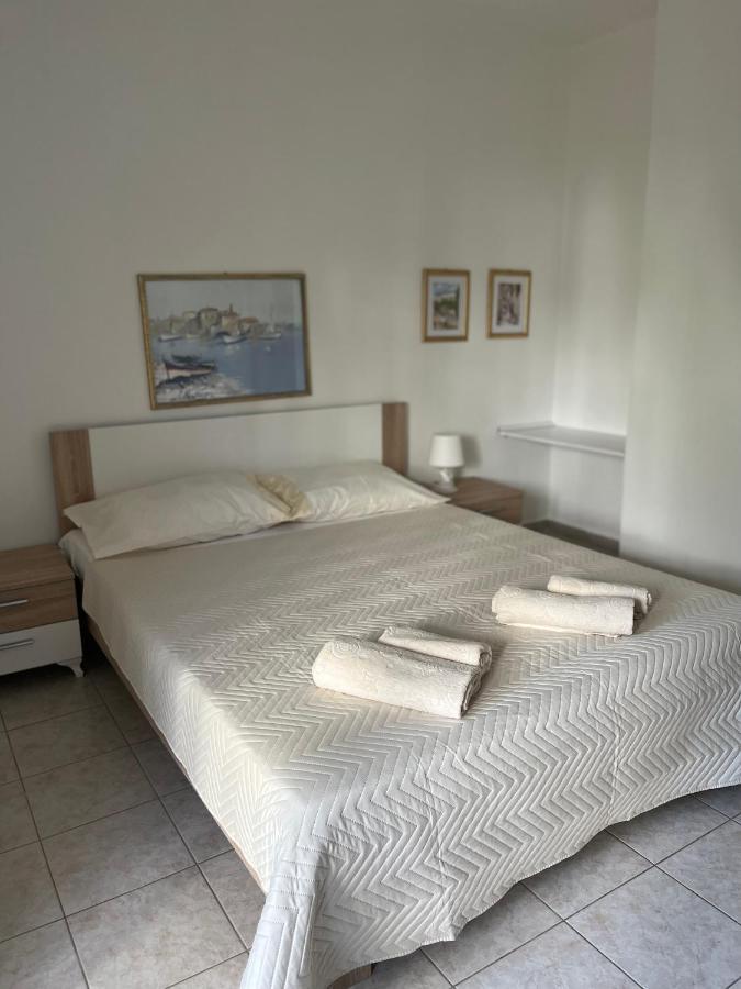 Apartments And Rooms Markovski Palit Exterior photo