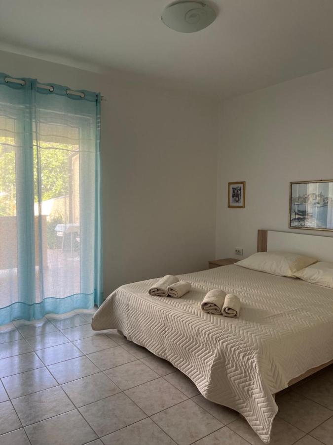 Apartments And Rooms Markovski Palit Exterior photo