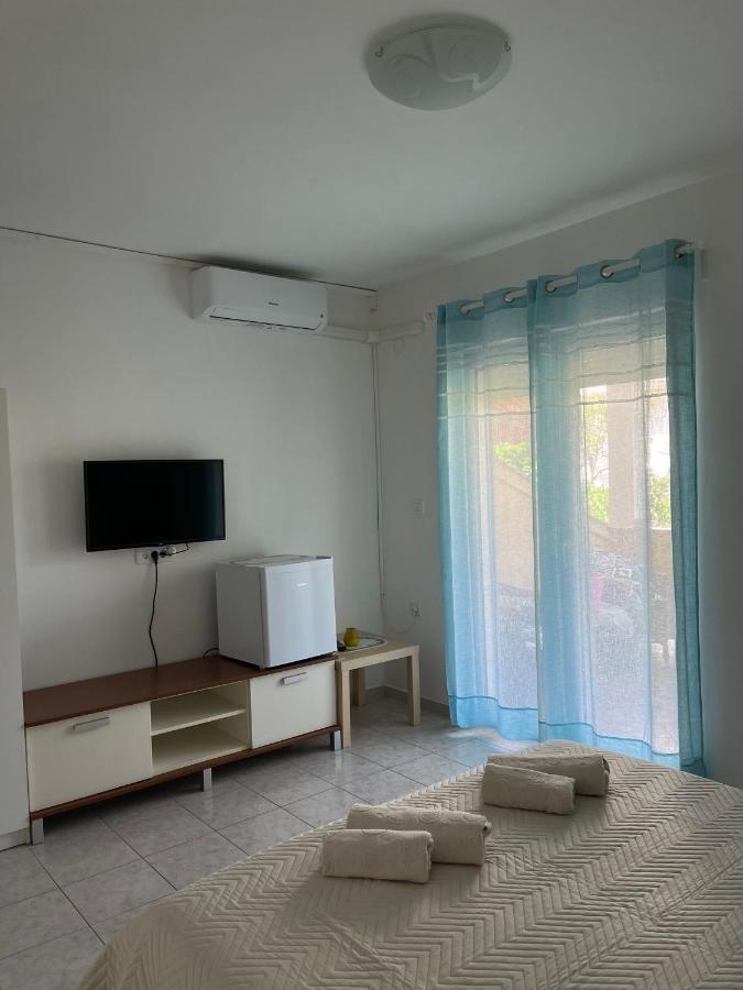 Apartments And Rooms Markovski Palit Exterior photo