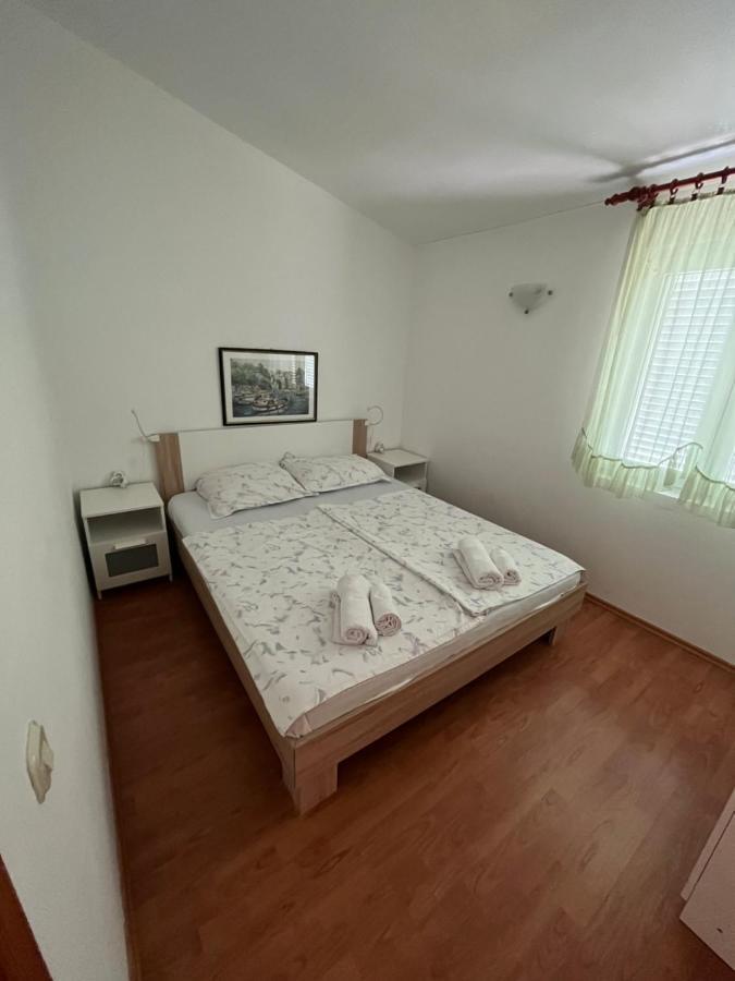 Apartments And Rooms Markovski Palit Exterior photo