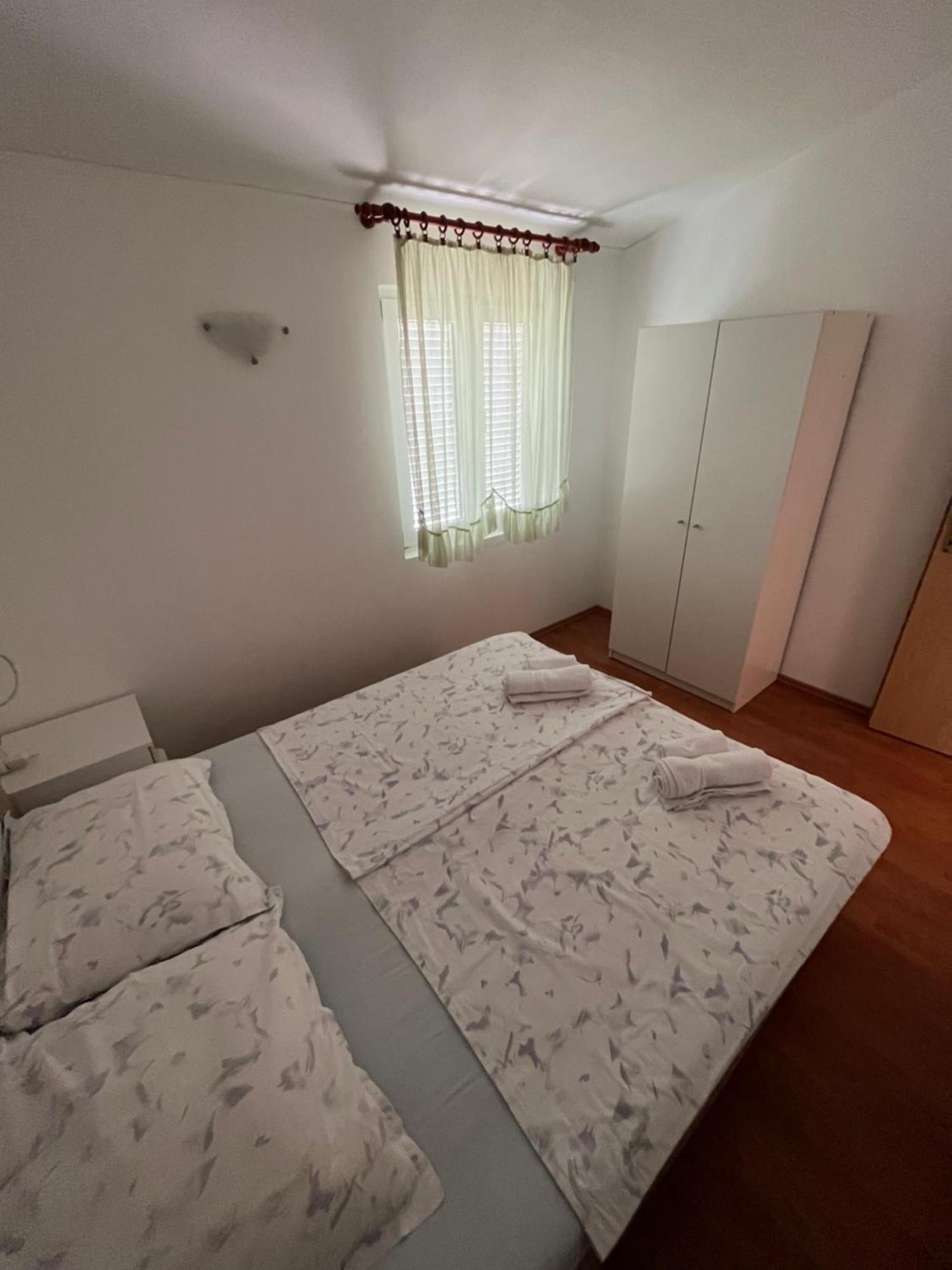 Apartments And Rooms Markovski Palit Exterior photo