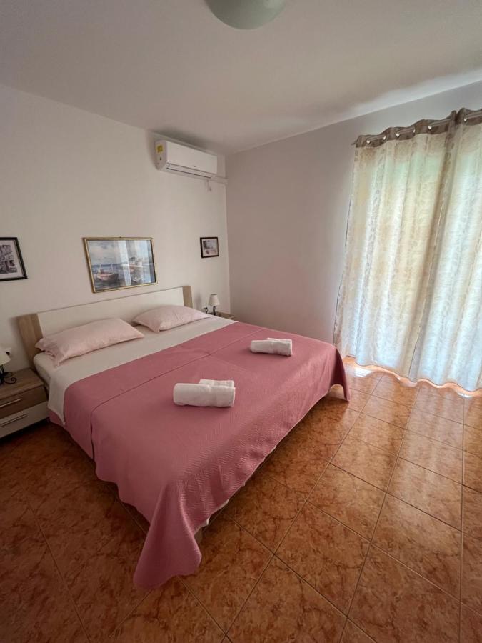 Apartments And Rooms Markovski Palit Exterior photo