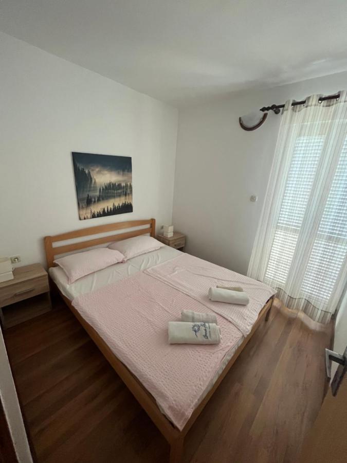 Apartments And Rooms Markovski Palit Exterior photo