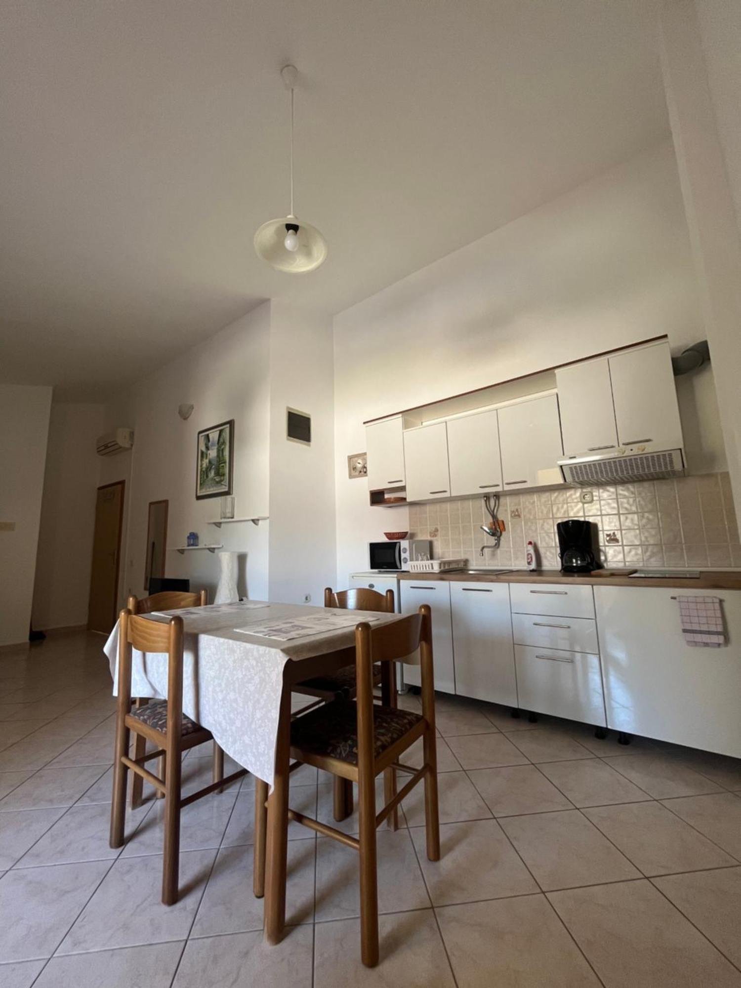 Apartments And Rooms Markovski Palit Exterior photo