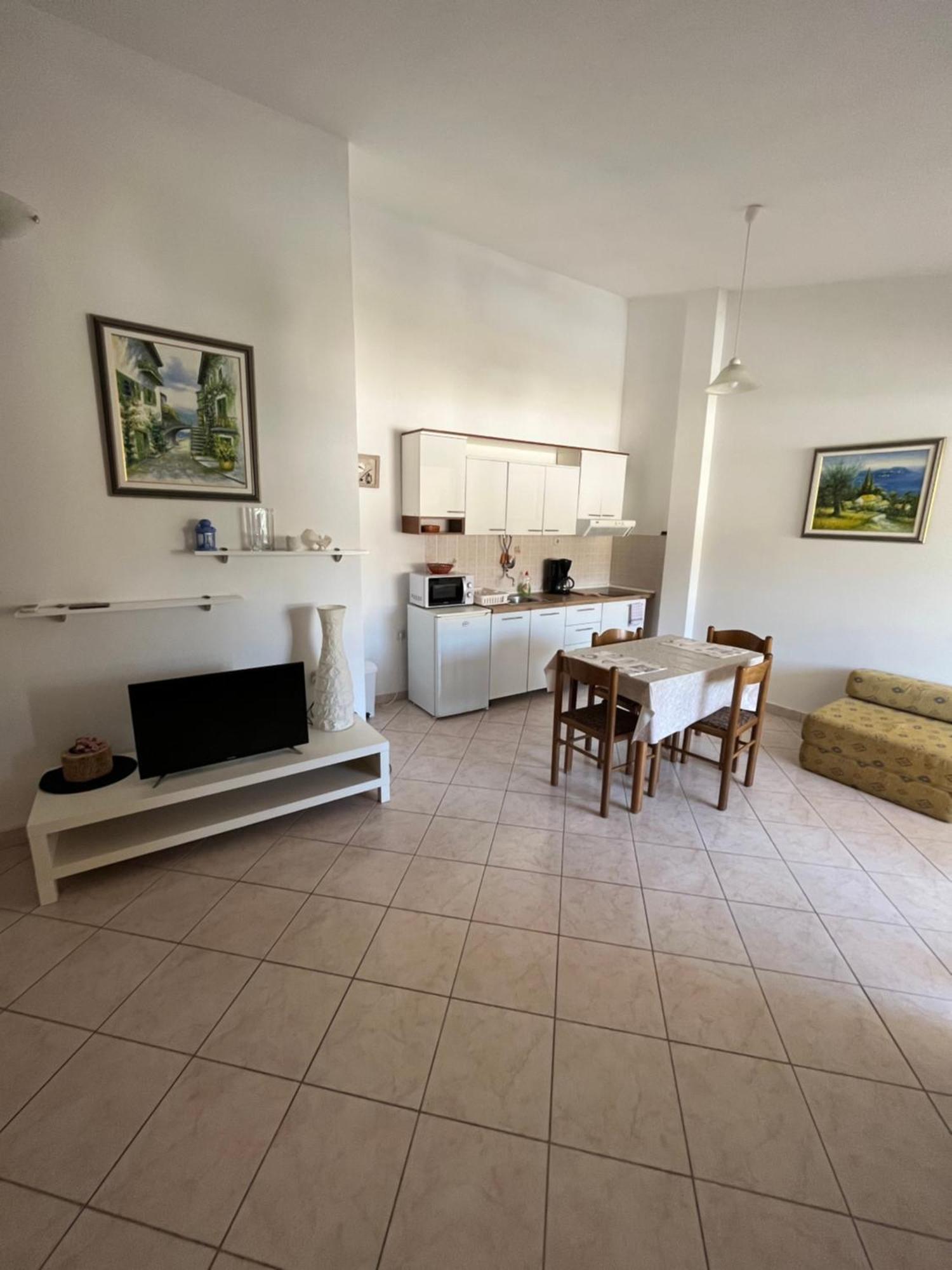 Apartments And Rooms Markovski Palit Exterior photo