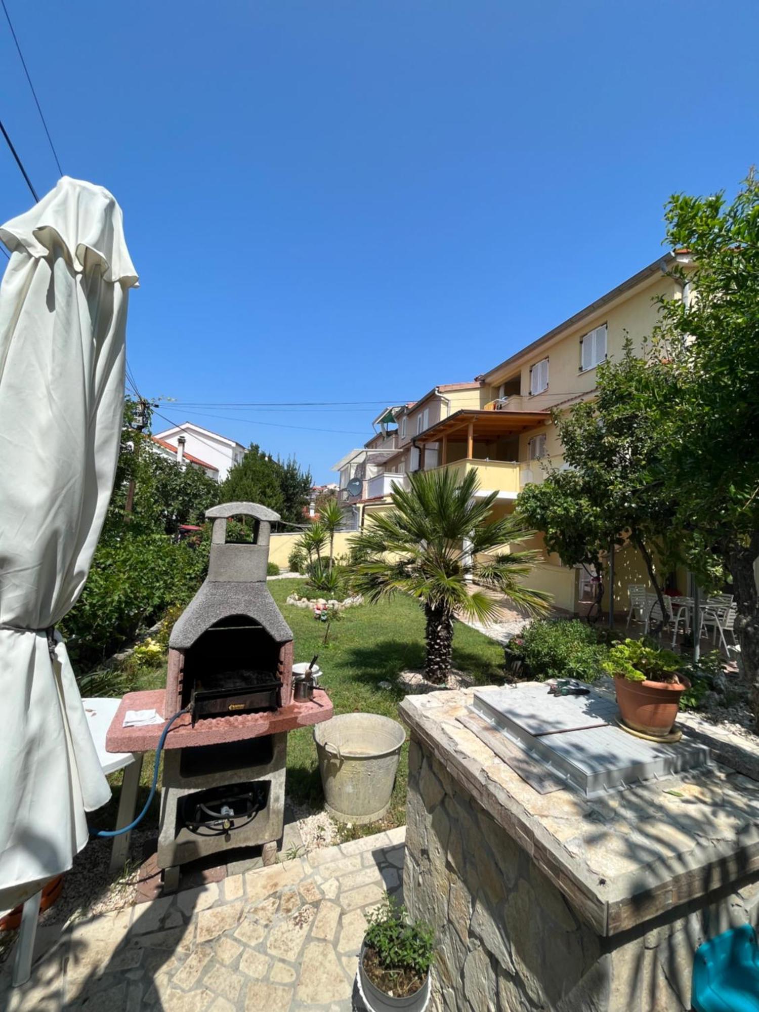 Apartments And Rooms Markovski Palit Exterior photo