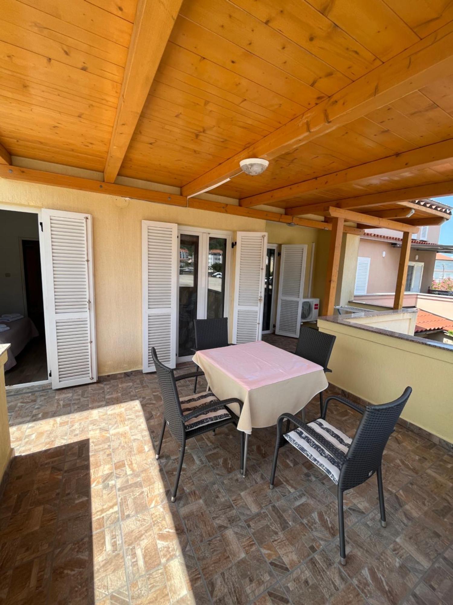 Apartments And Rooms Markovski Palit Exterior photo