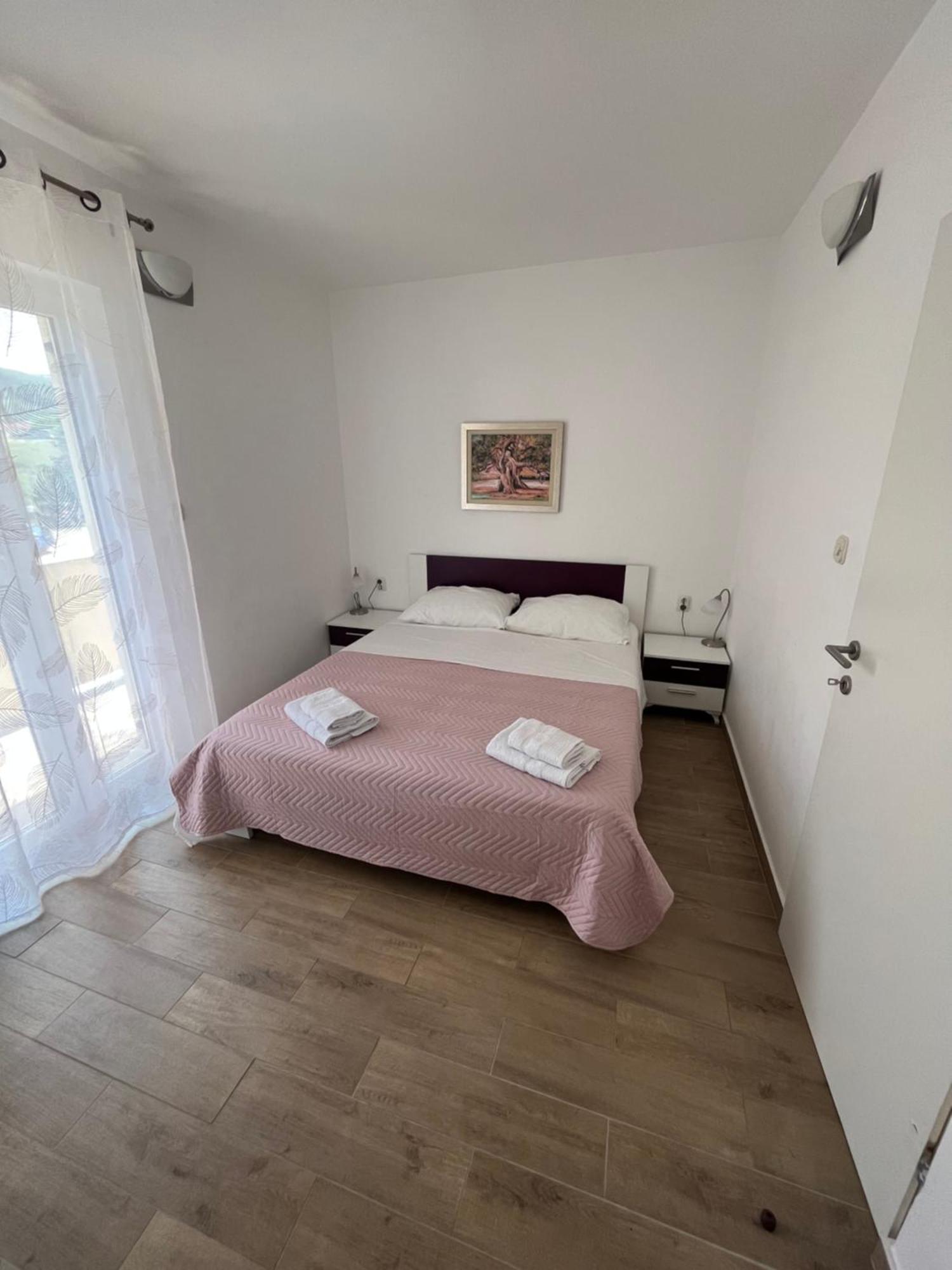 Apartments And Rooms Markovski Palit Exterior photo
