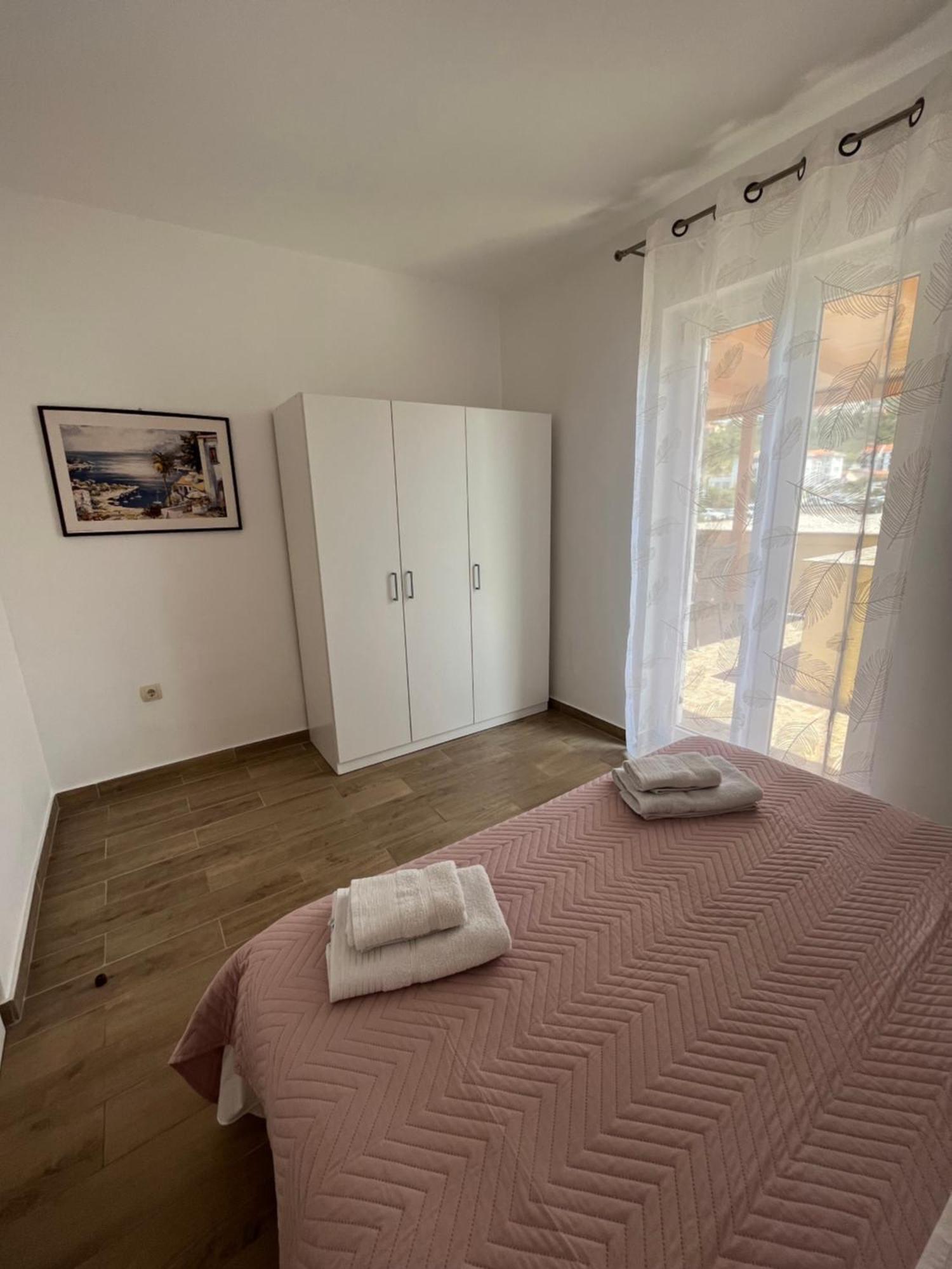 Apartments And Rooms Markovski Palit Exterior photo